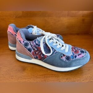 Inkkas Joggers Shoes Size 6 Women’s